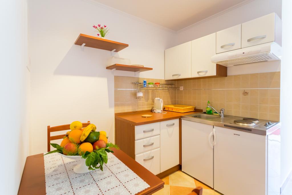 Apartments Slavica Pomena Quarto foto