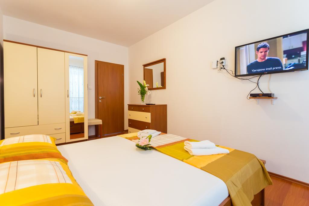 Apartments Slavica Pomena Quarto foto
